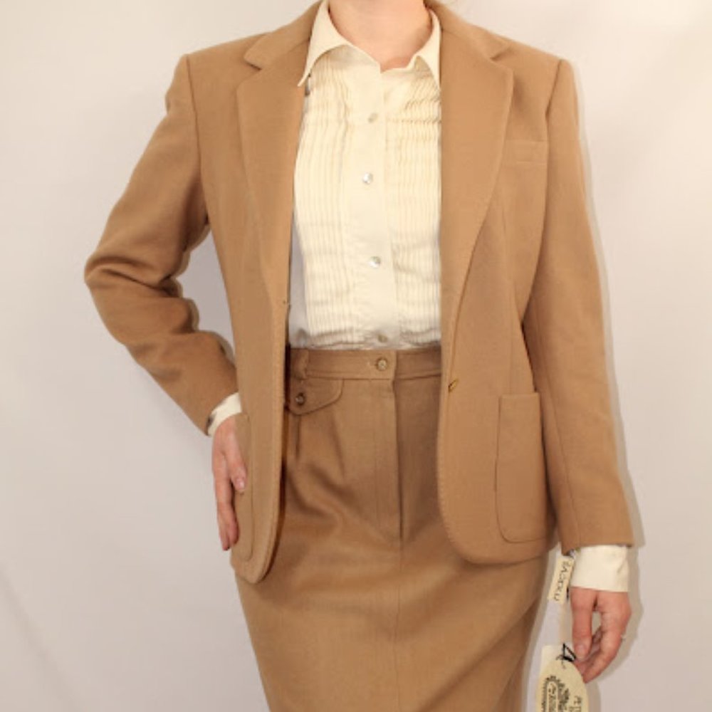 *NEW WITH TAGS*60's Vintage The Villager Gold Cashmere/Wool Skirt Suit, Size 12